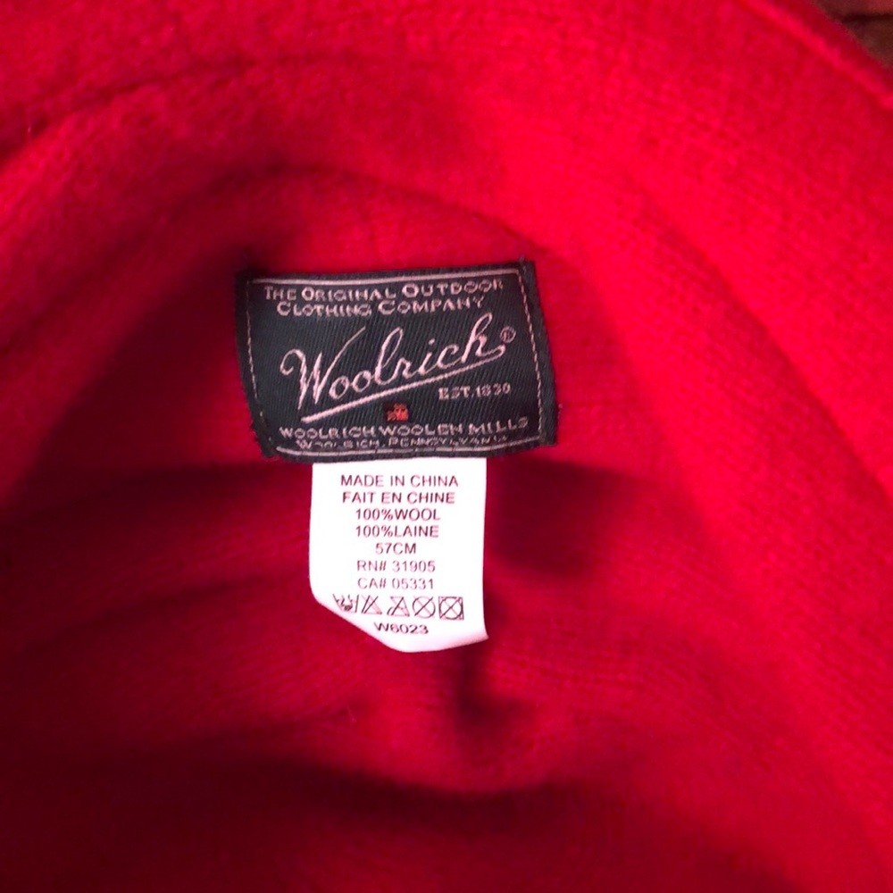 Anybody looking for a hat? Here is this vintage hat that I know that you’d love